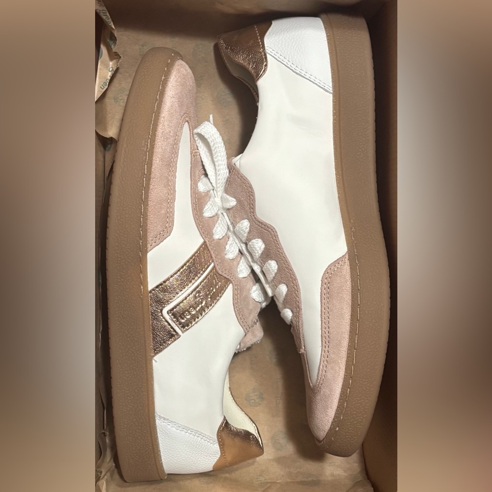 Leather Sneakers. White Rose combination US 9 Never worn.